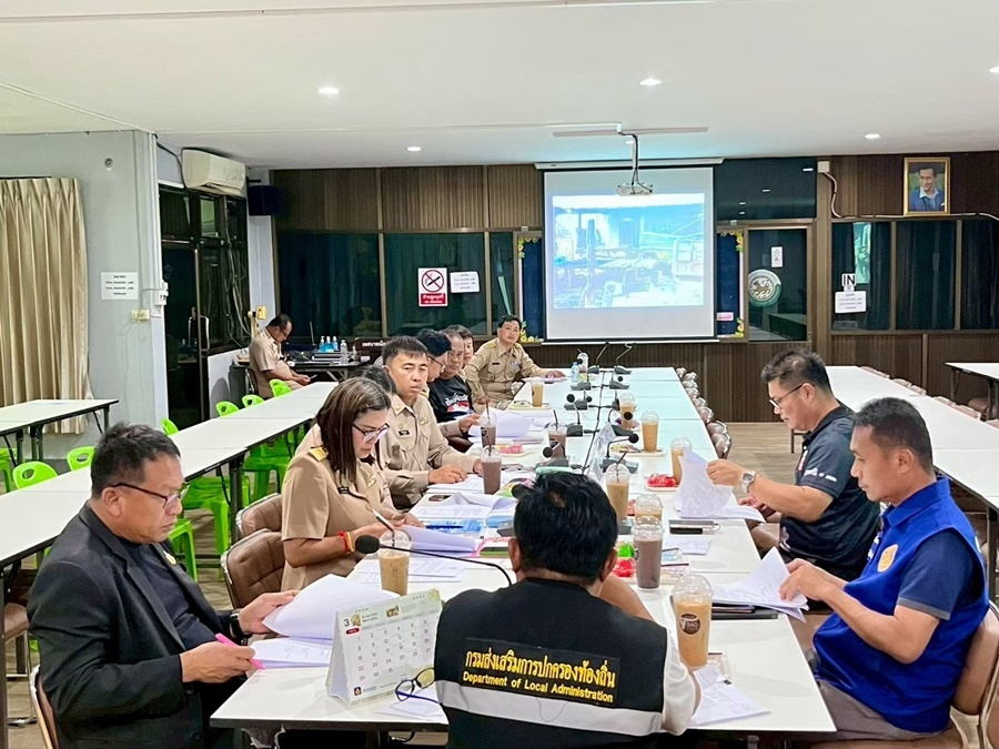 ประชุมคณะกรรมการจัดการสิ่งปฏิกูลและมูลฝอยเพื่อกำหนดแนวทางในการดำเนินงานเกี่ยวกับการยกย่องเชิดชูเกียรติครัวเรือนในการบริหารจัดการขยะ